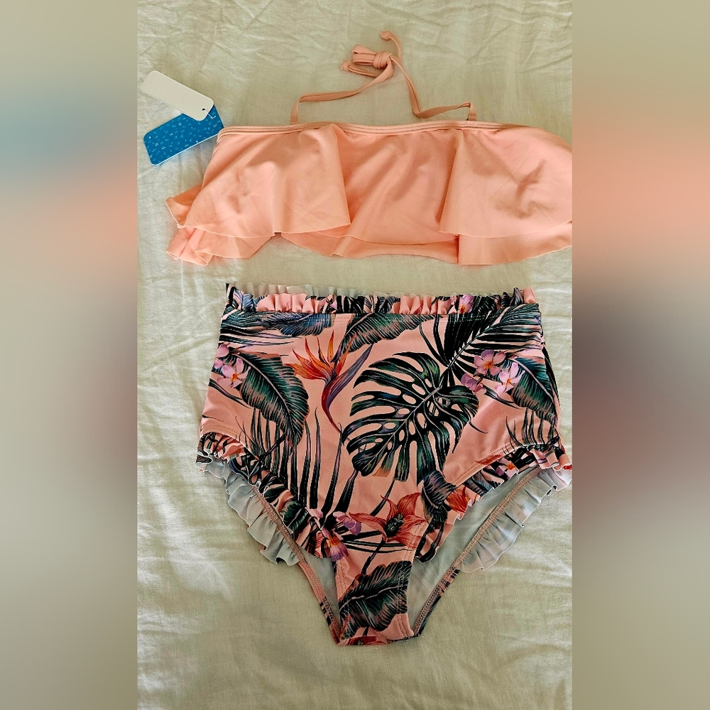 NWT Flirty Feminine Peach Pink Bikini. Size S